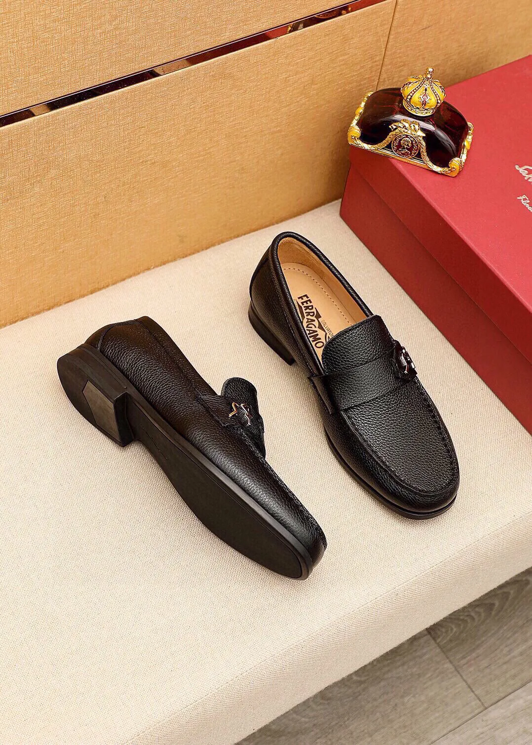 Men's shoes 💰480 💐 Product trademark: Ferragamo "Ferragamo" casual leather shoes Regular size: 38-44 (45🉑️customized) Product materials: Selected imported first-layer pebbled cowhide leather upper + luxury hardware buckle, imported water-dyed cowhide leather lining. Strong three-dimensional visual effect, original outsole color: 4⃣️seed leather materials available